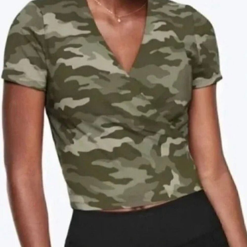 NWT PINK Victoria’s Secret Camouflage Wrap Short Sleeve V Neck Shirt size XS